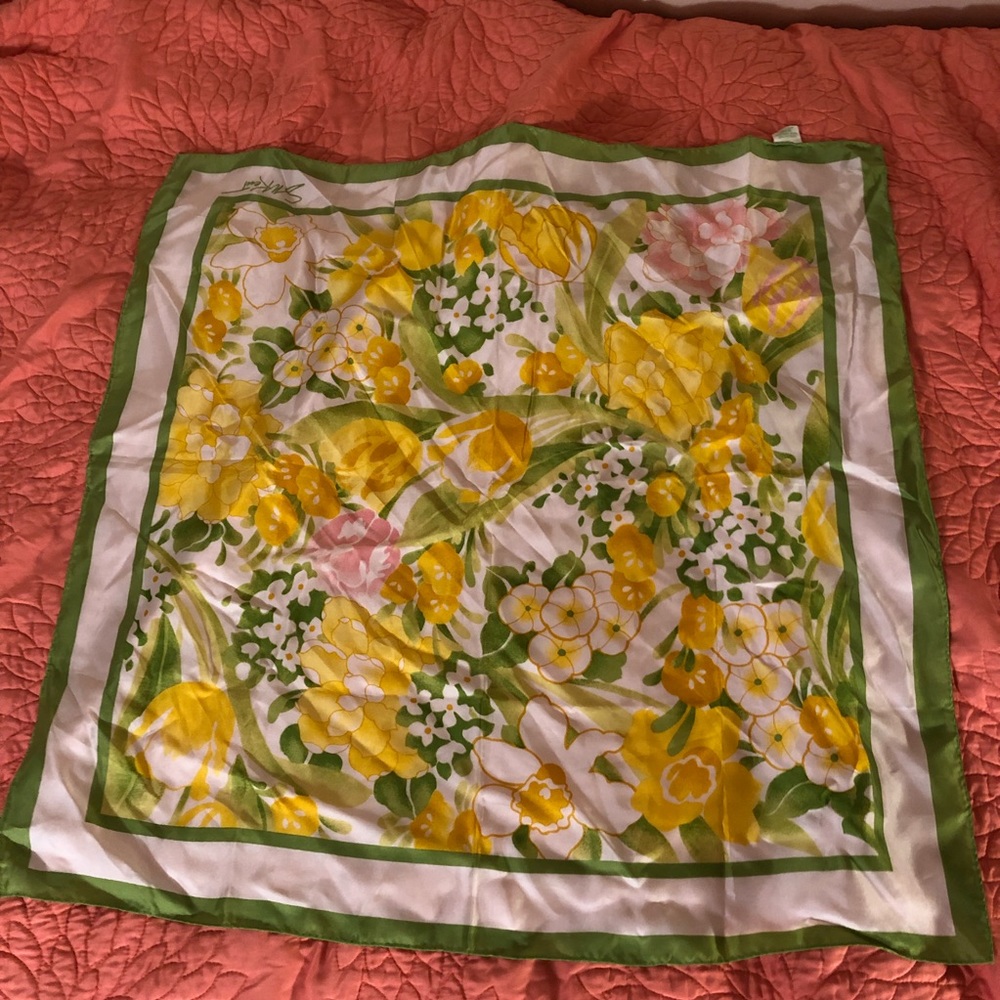 Vintage 1970s Avon floral square scarf